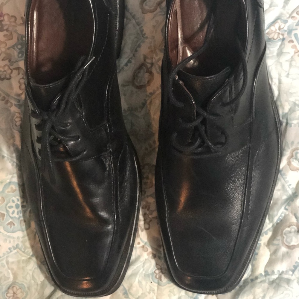 Men’s black leather shoes 9.5 by J & M Flex
